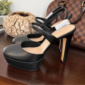 Stuart Weitzmen Avenue 130 Stiletto
Heel Platform Pumps